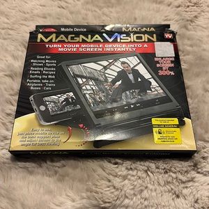 NIB Magnavision mobile device screen enlarger